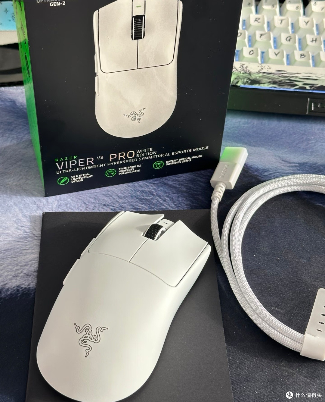 雷蛇毒蝰V3 Pro：轻量化办公游戏利器