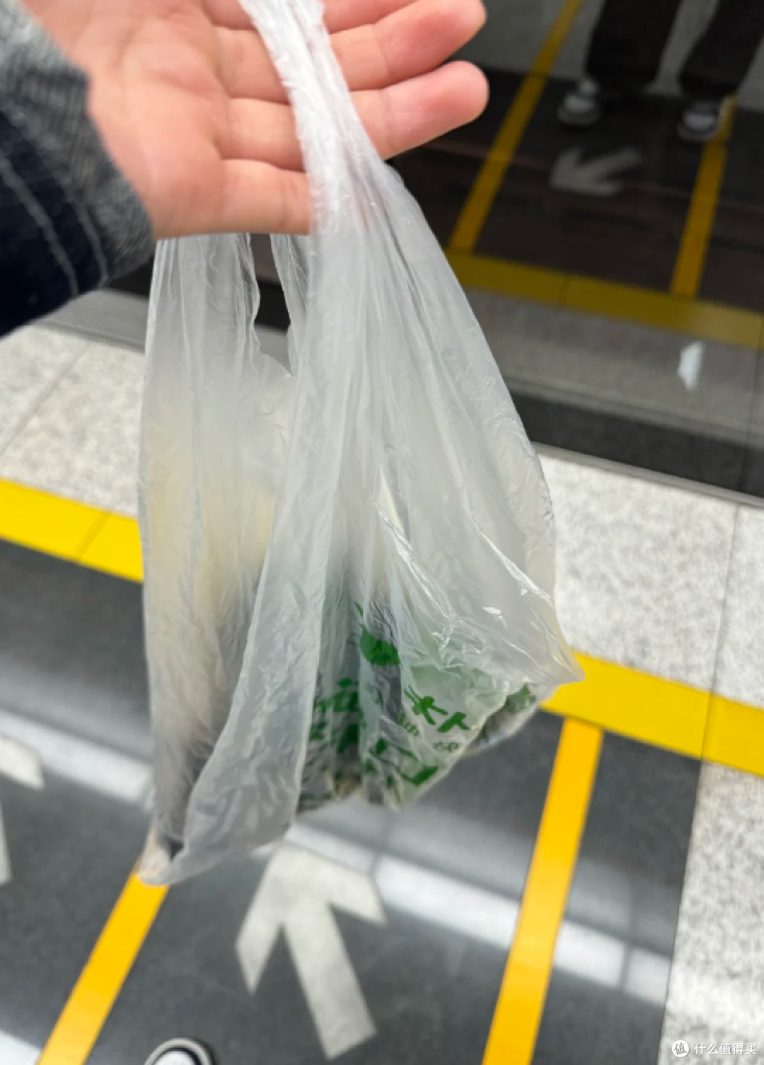 年轻人上班的“通勤包”,能有多邪修?我也是被惊艳到了