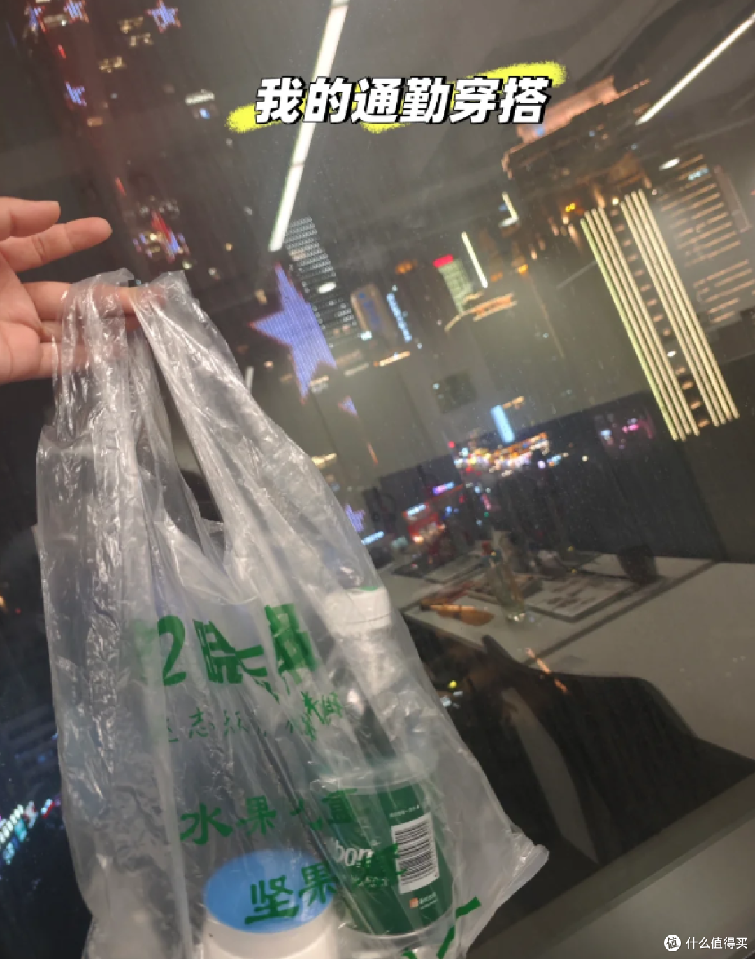 年轻人上班的“通勤包”,能有多邪修?我也是被惊艳到了