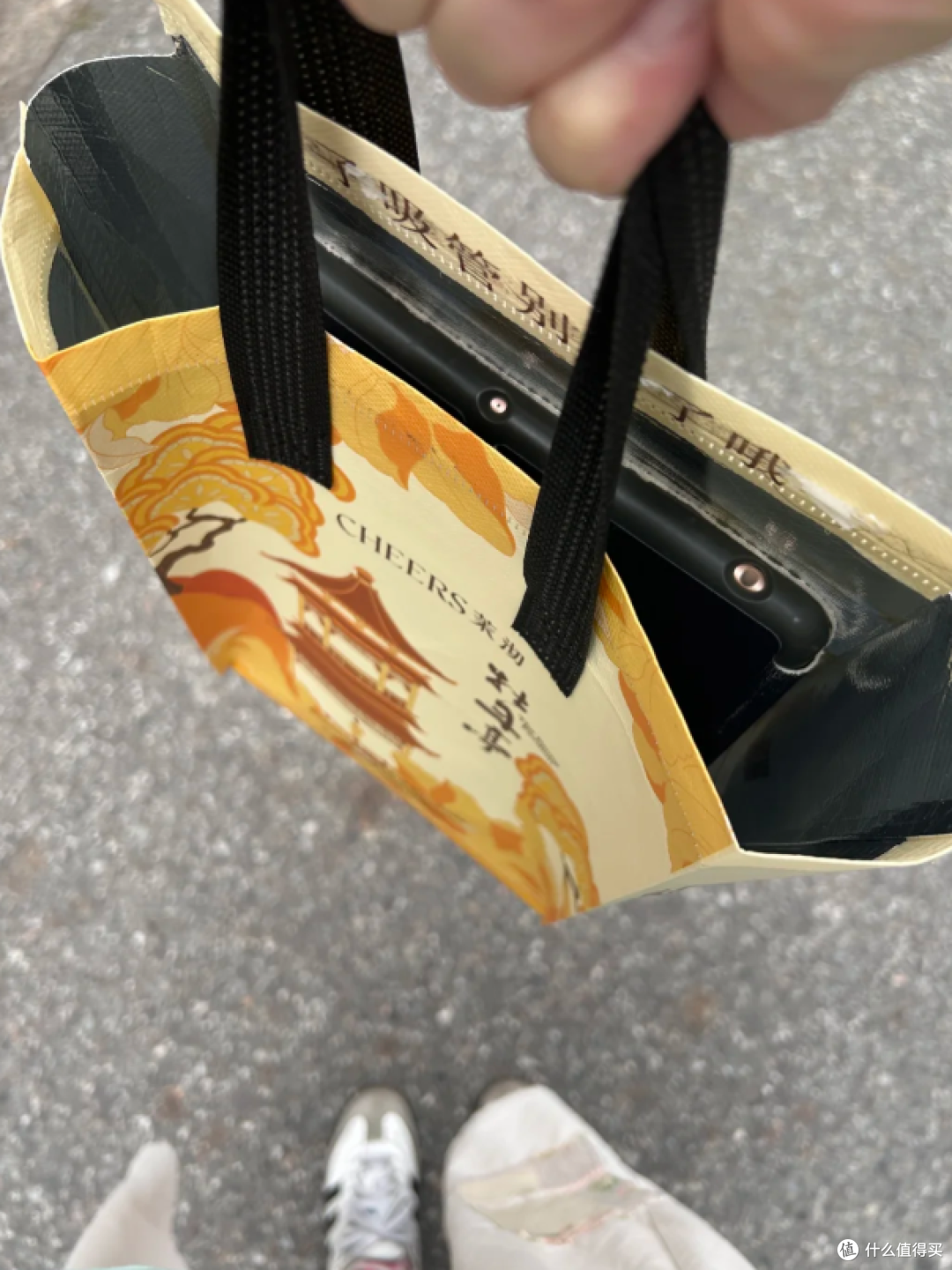 年轻人上班的“通勤包”,能有多邪修?我也是被惊艳到了