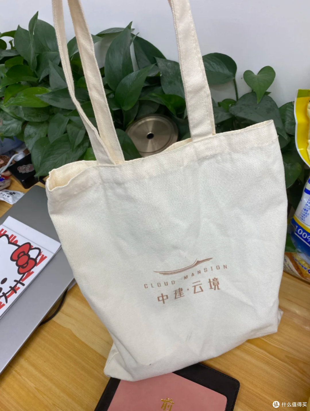 年轻人上班的“通勤包”,能有多邪修?我也是被惊艳到了