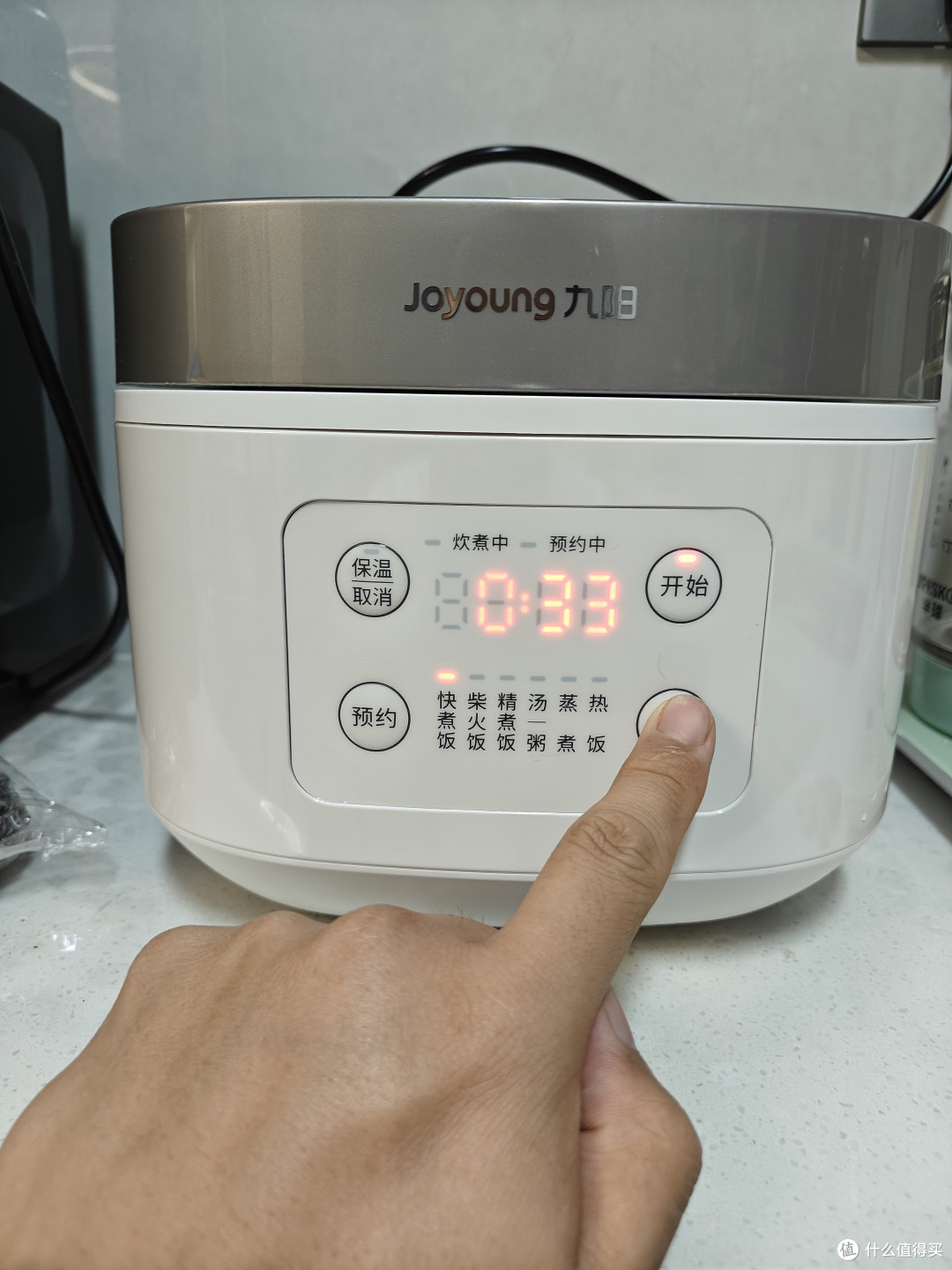 一只电饭煲,把异乡的烟火煮成家的温度