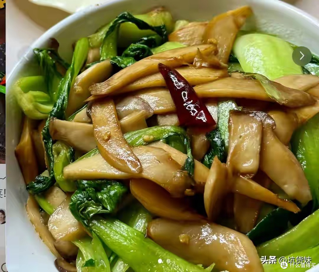 牛肉逆纹切片，西兰苔焯水