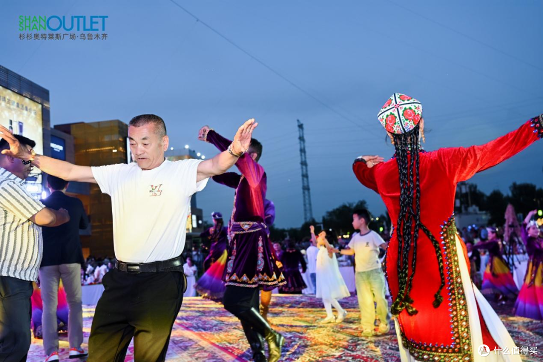 乌鲁木齐杉杉奥莱,为啥把自己活成了旅游景点?