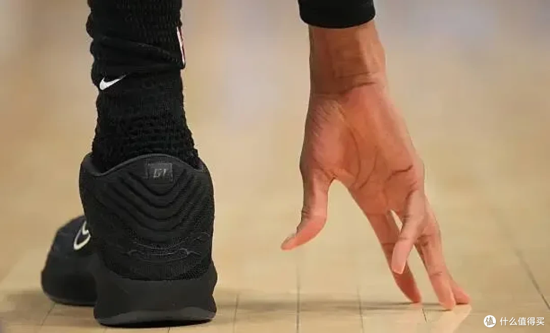 【NBA每日上脚】平平无奇小黑鞋,逼出最强状态文班?