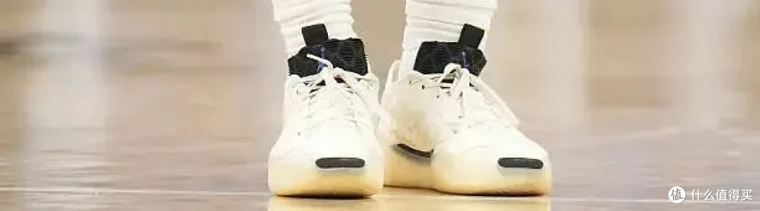 【NBA每日上脚】平平无奇小黑鞋,逼出最强状态文班?