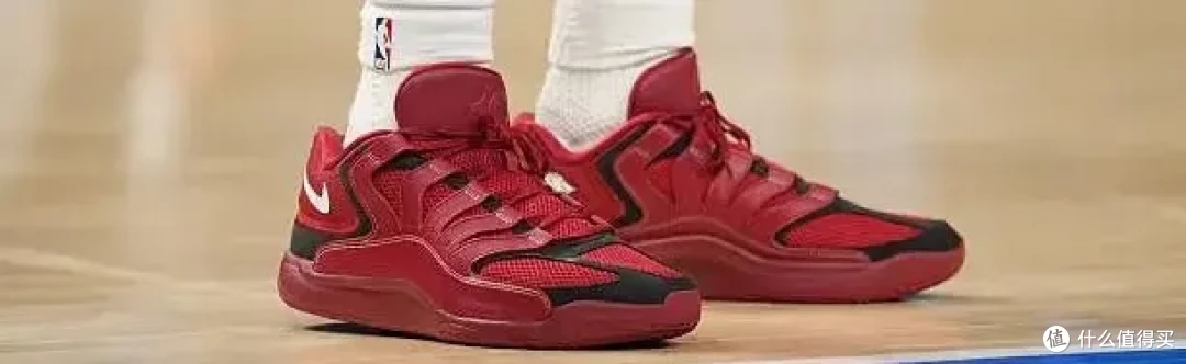 【NBA每日上脚】平平无奇小黑鞋,逼出最强状态文班?