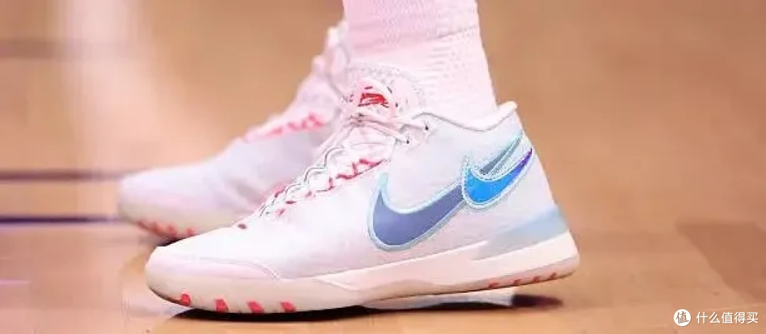 【NBA每日上脚】平平无奇小黑鞋,逼出最强状态文班?