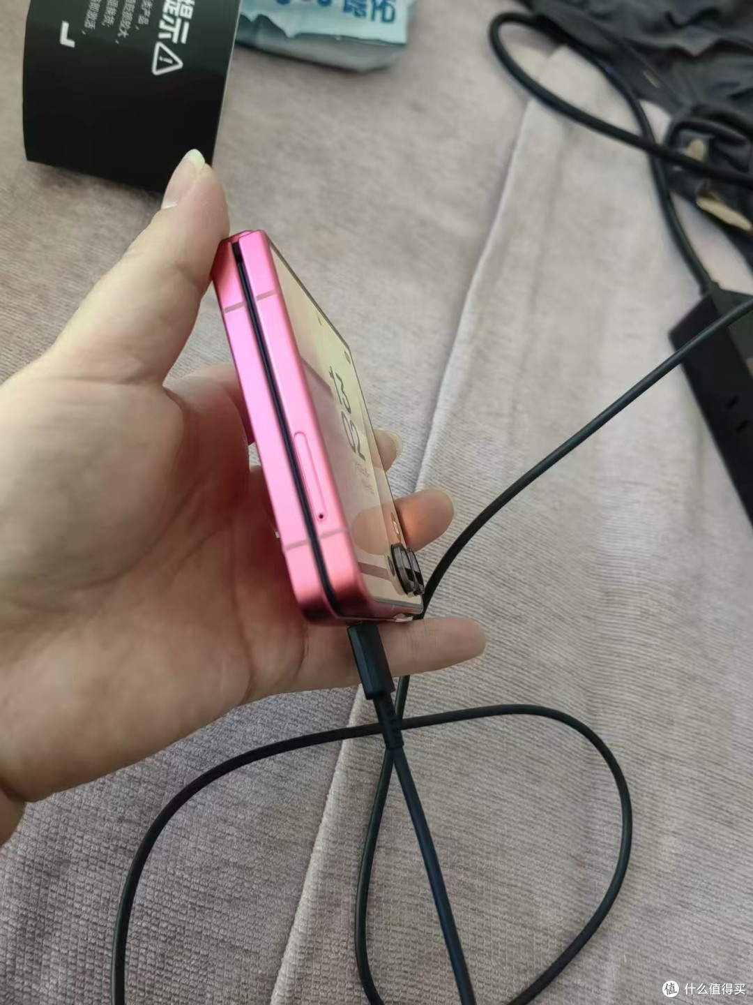 三星Z Flip7,4.1英寸外屏折叠屏超时髦!