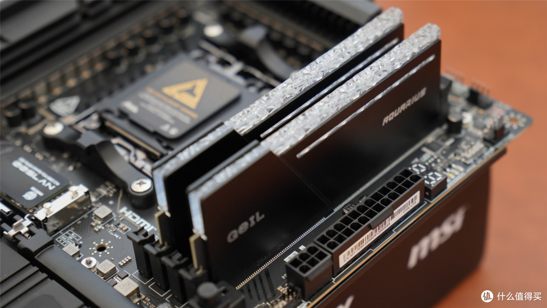 堆料感人硬核次旗舰定位!微星MEG X870E ACE MAX战神主板 评测