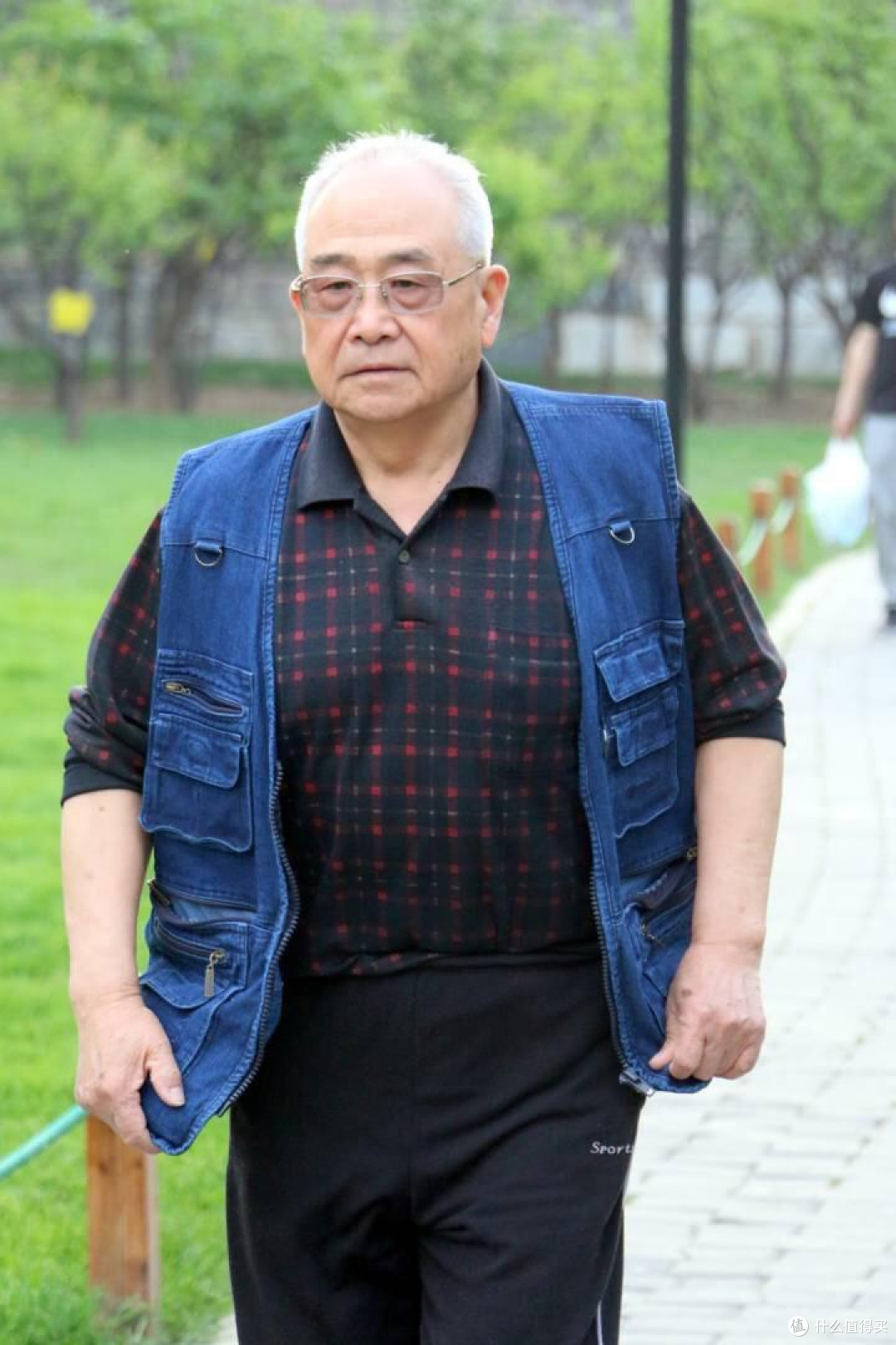 等到了六七十岁以后,坚决不穿这4种老头装!显老土气,非常油腻