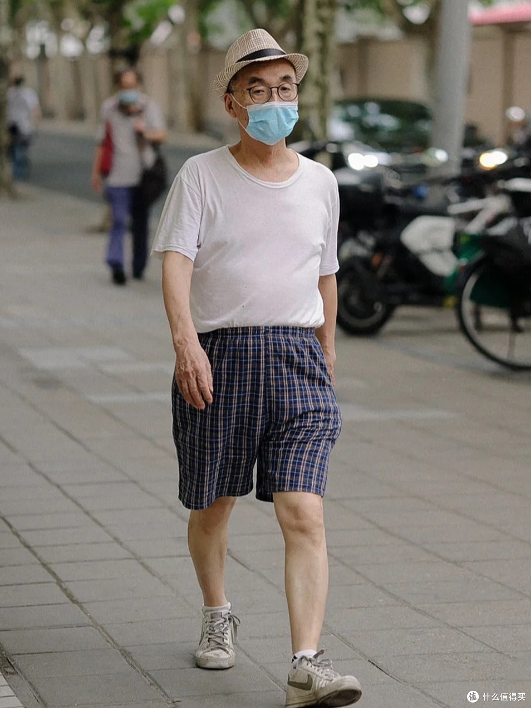 等到了六七十岁以后,坚决不穿这4种老头装!显老土气,非常油腻