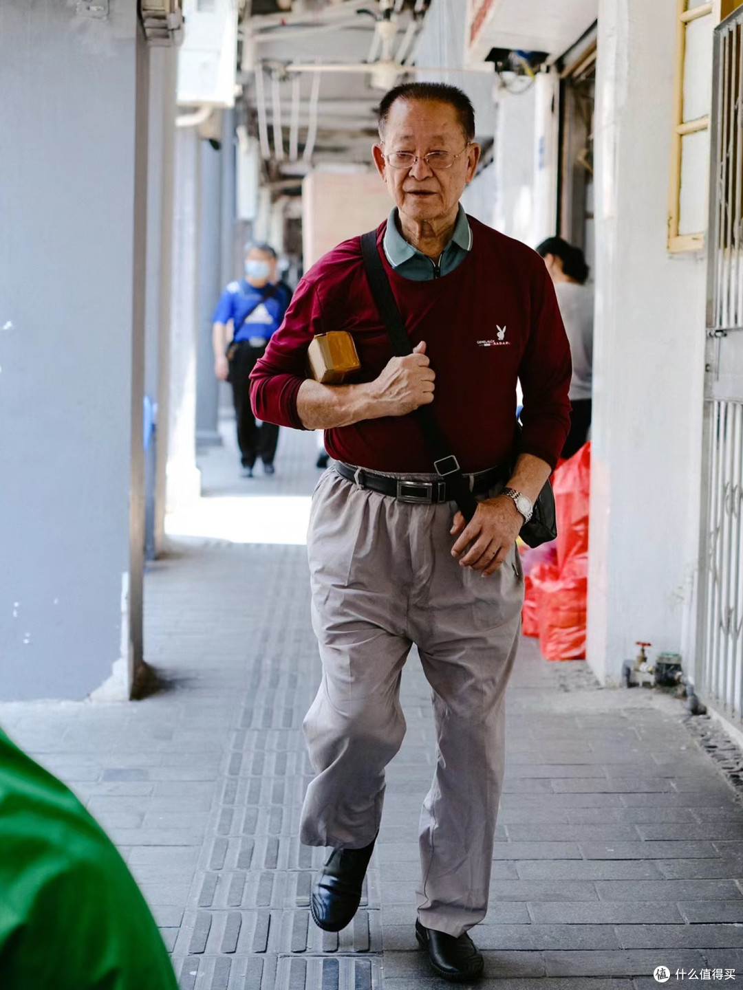 等到了六七十岁以后,坚决不穿这4种老头装!显老土气,非常油腻