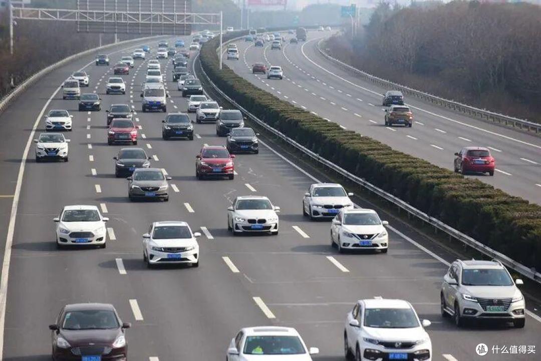 为什么汽车在高速上行驶,感觉速度比实际速度要慢?一起来看原因