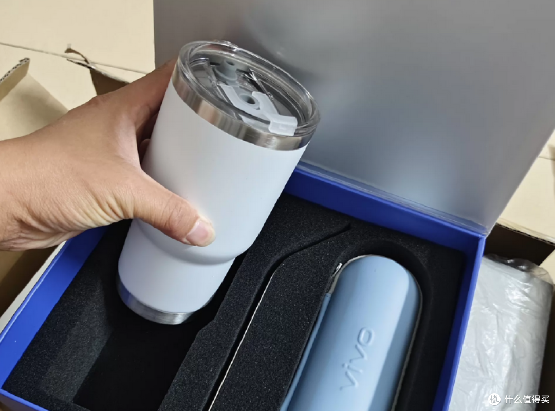 31元淘到vivo Y300 Pro 礼盒,吸管杯加胶囊伞,这不比小米香?