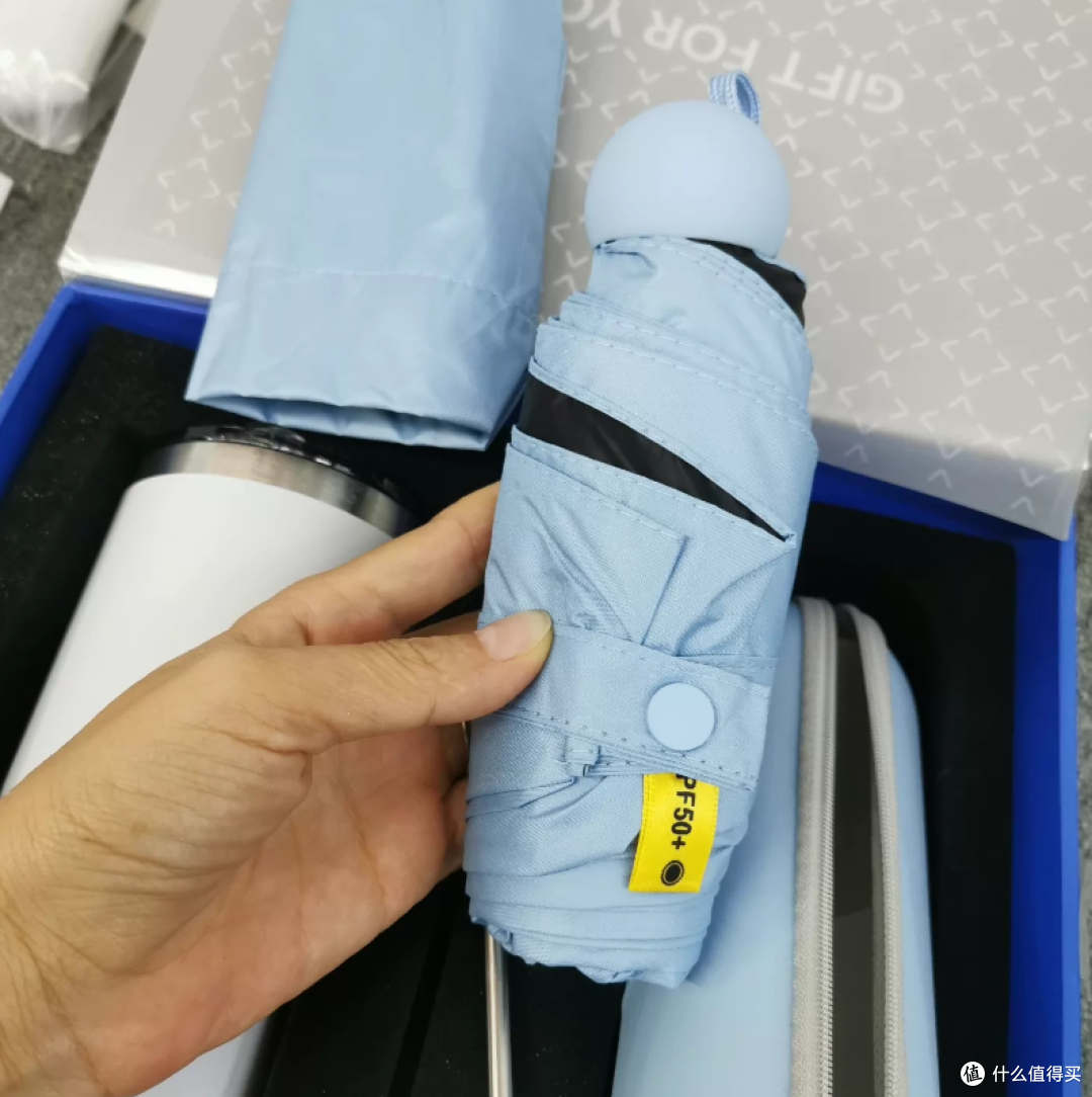 31元淘到vivo Y300 Pro 礼盒,吸管杯加胶囊伞,这不比小米香?