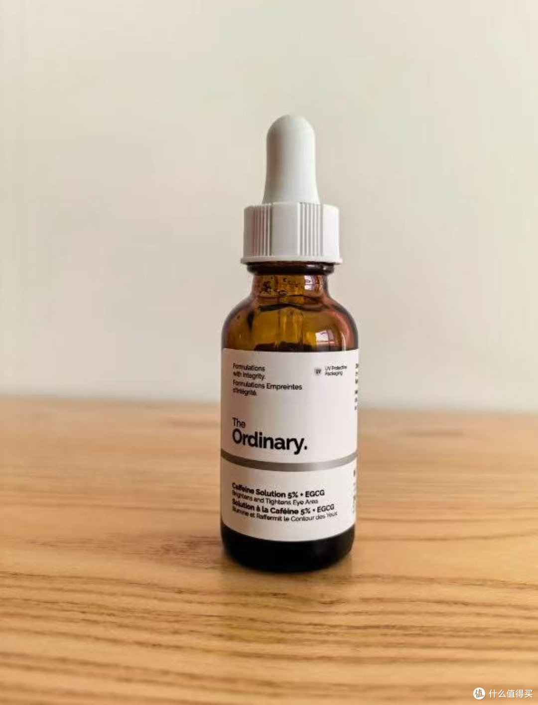 化妆眼下总卡纹?3款轻薄眼油打底顺滑服帖