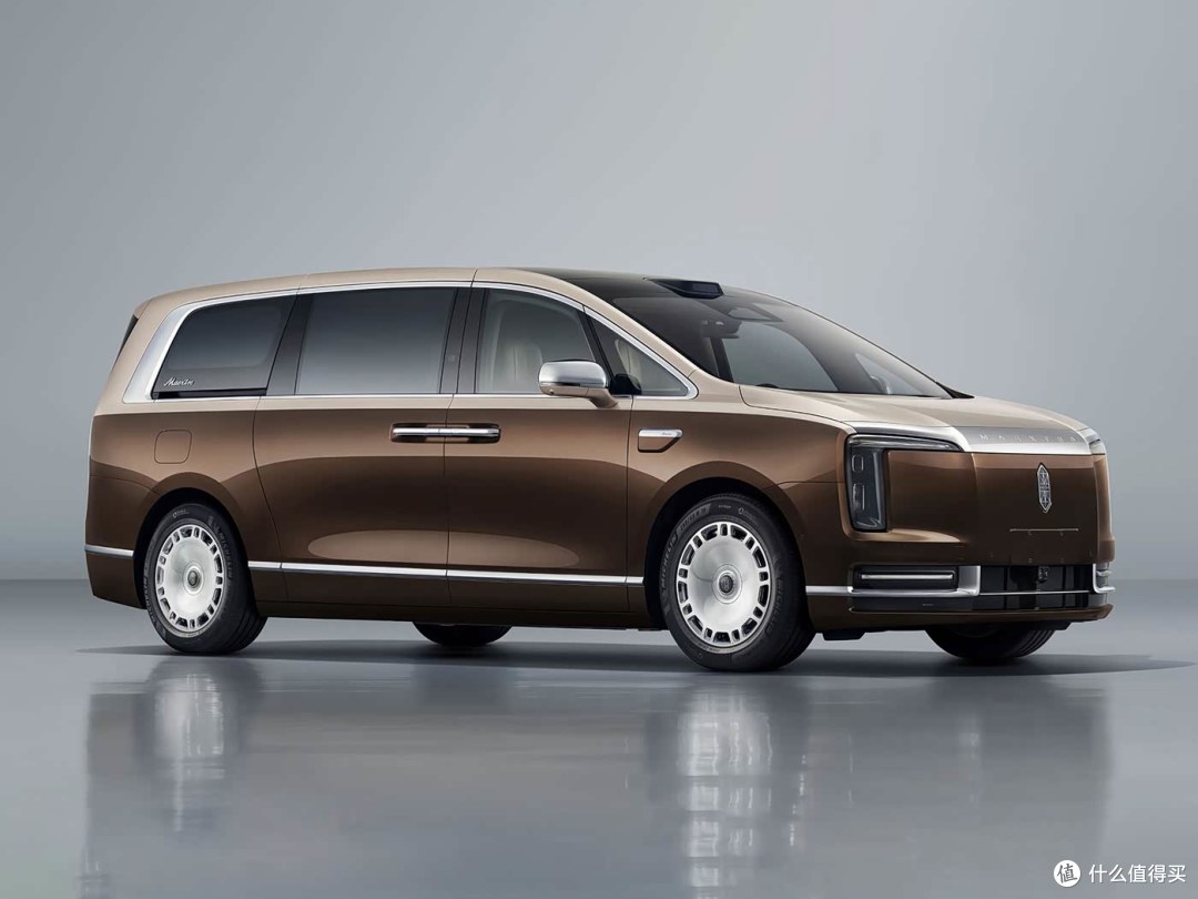 尊界V800 实车曝光!尺寸超过理想MEGA,定位7座大型旗舰MPV