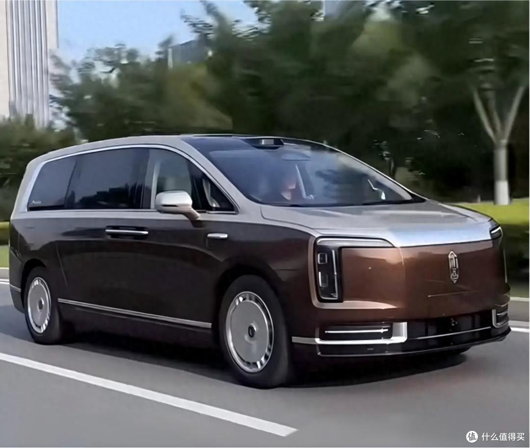 尊界V800 实车曝光!尺寸超过理想MEGA,定位7座大型旗舰MPV