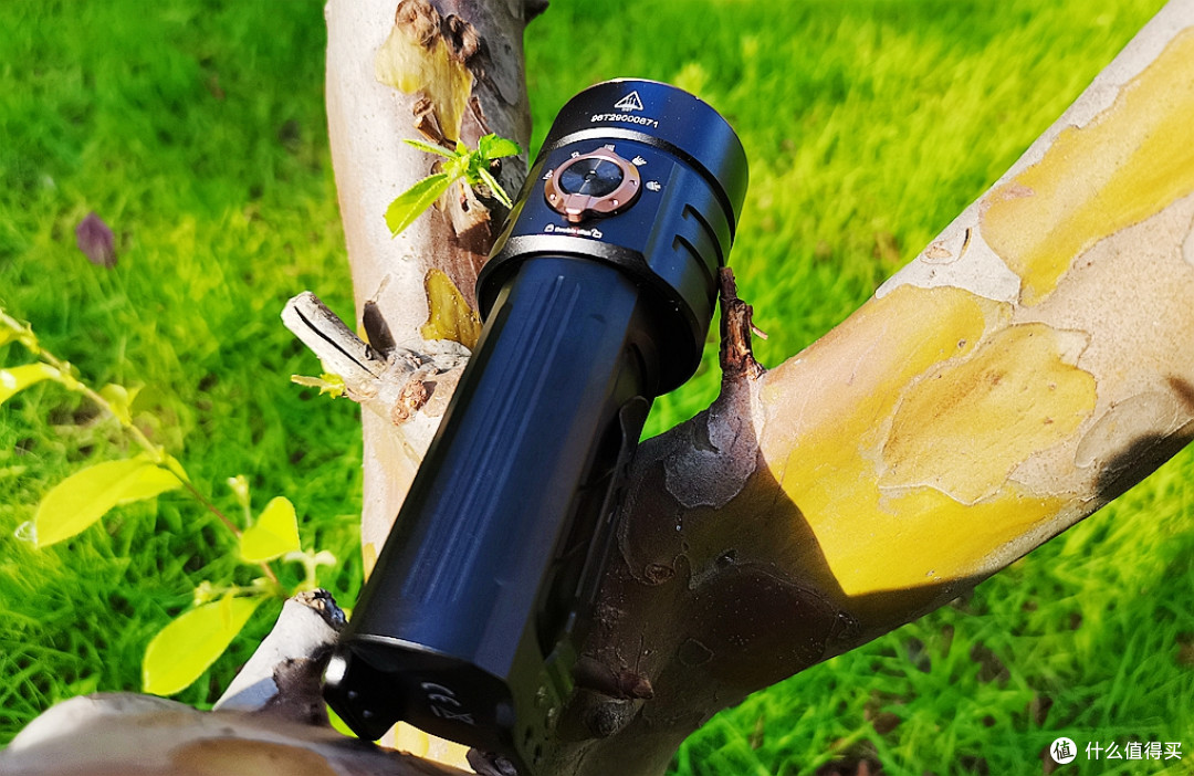 全能小钢炮之Fenix C16 实测：六合一光源 + 20W 快充，户外通勤
