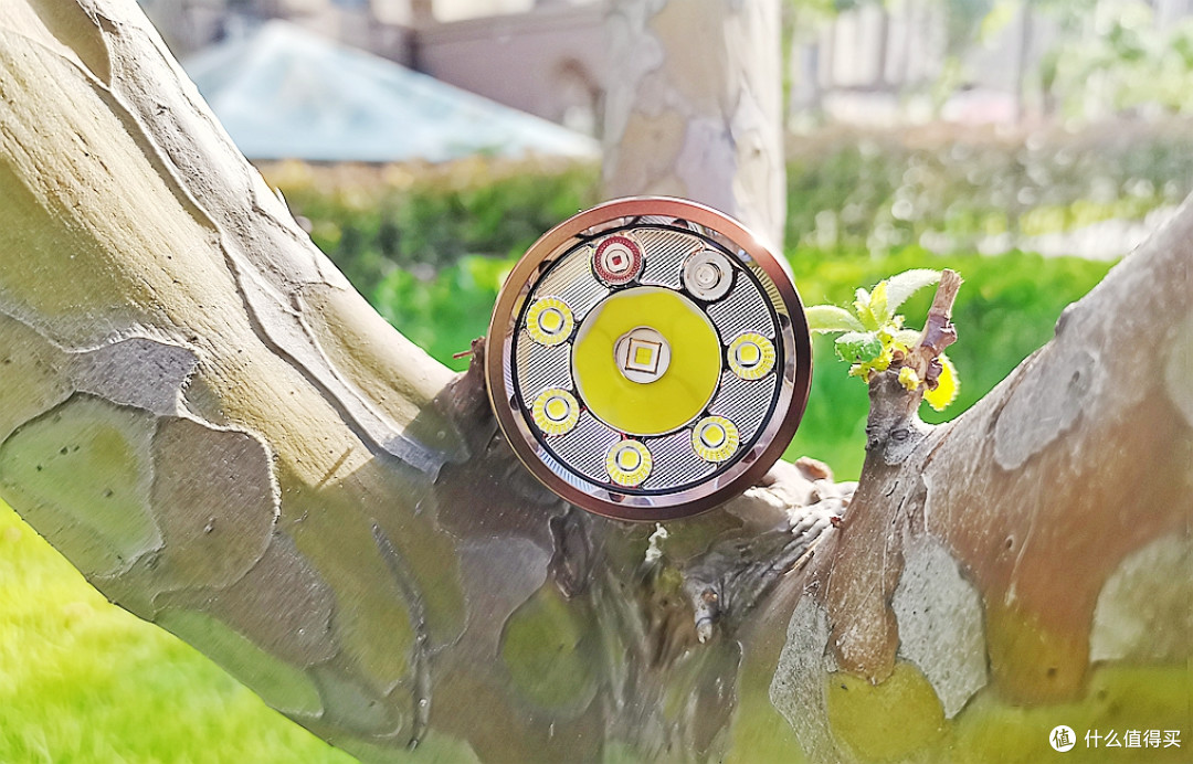 全能小钢炮之Fenix C16 实测：六合一光源 + 20W 快充，户外通勤