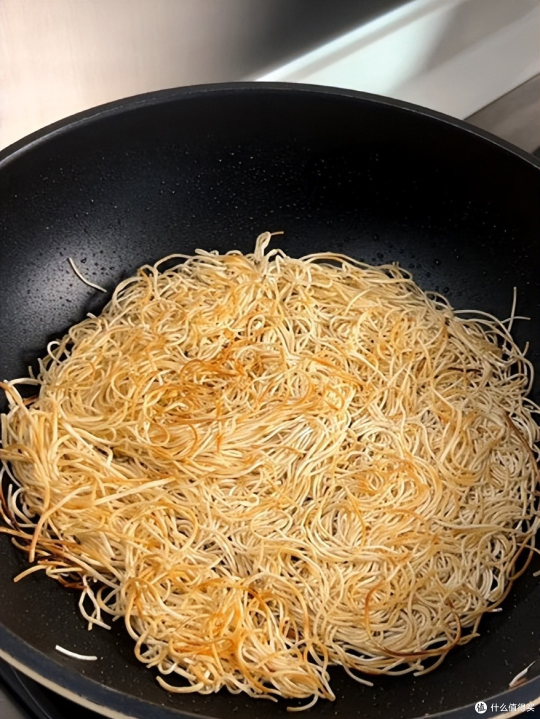 河南老式炒面,面条怎么处理是关键,做好了焦香软嫩,根本吃不够