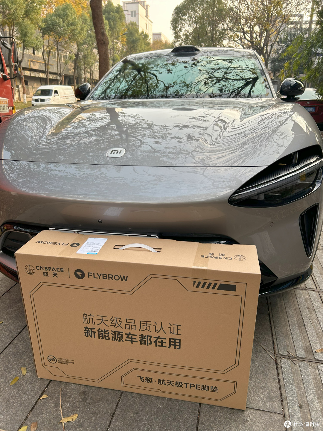 摆脱传统用车烦恼 小米 YU7 飞艇航天级 TPE 抗污脚垫升级体验