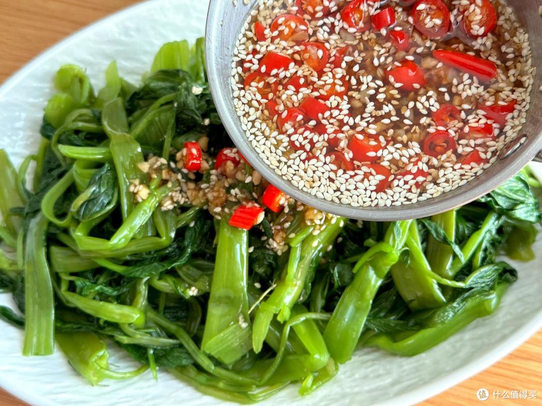 凉拌空心菜,很多人第1步就做错!掌握正确做法,翠绿不发黑好吃