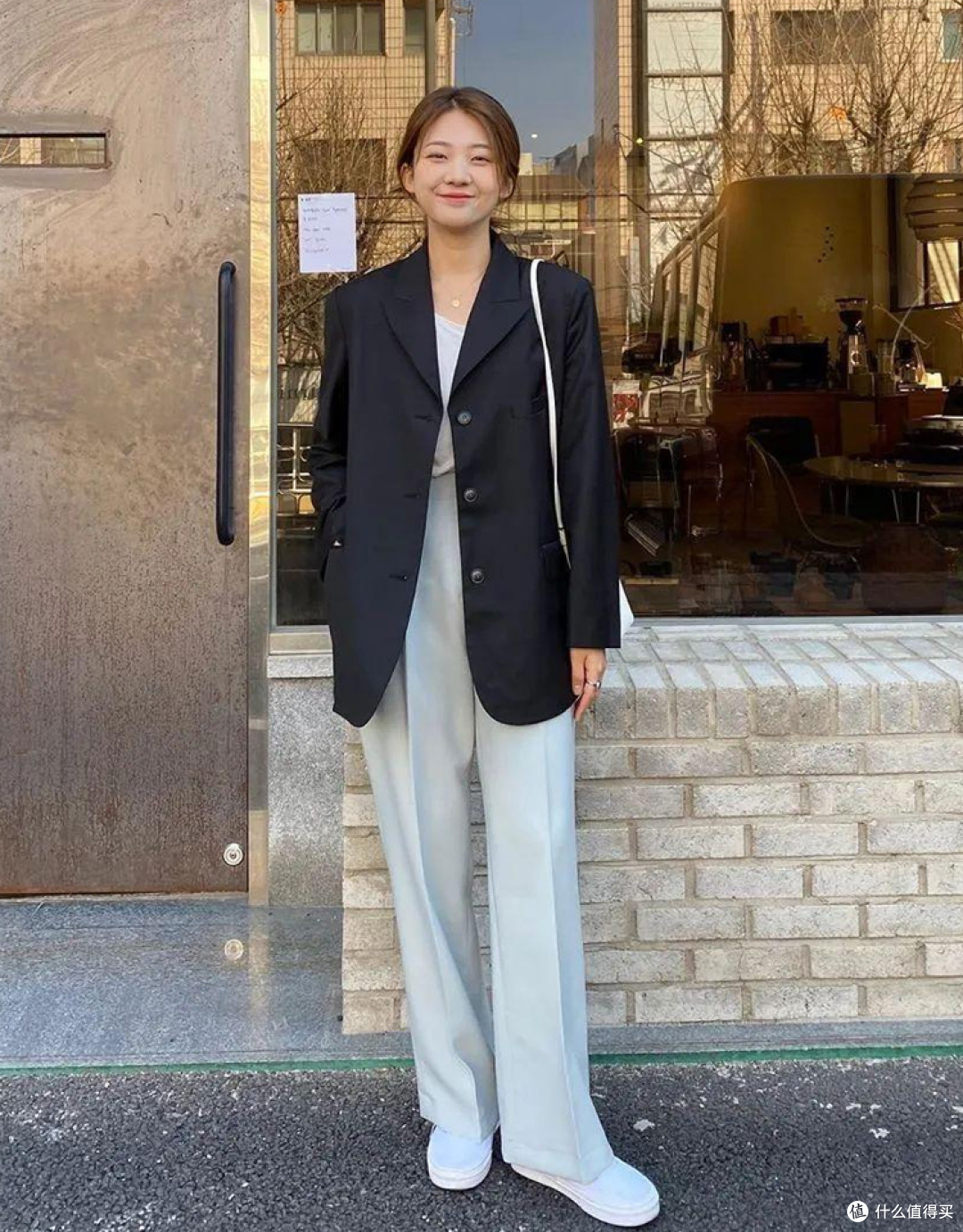 阔腿裤、小黑裤已经过时了，现在流行云朵裤，优雅显瘦，更有气场