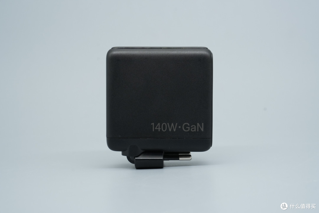 拆解报告:泓富电子140W 3C1A智能屏显氮化镓充电器