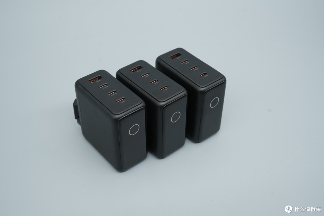 拆解报告:泓富电子140W 3C1A智能屏显氮化镓充电器