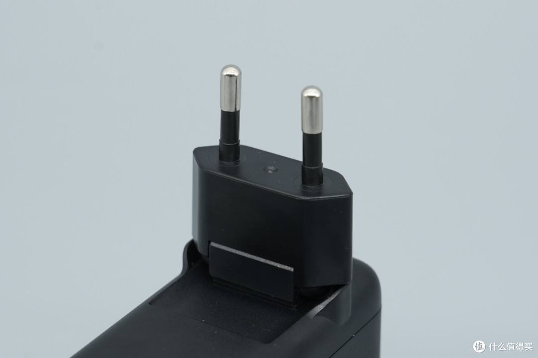 拆解报告:泓富电子140W 3C1A智能屏显氮化镓充电器