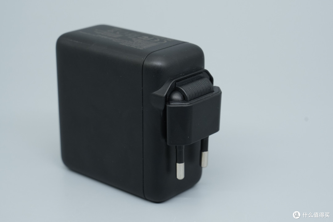 拆解报告:泓富电子140W 3C1A智能屏显氮化镓充电器
