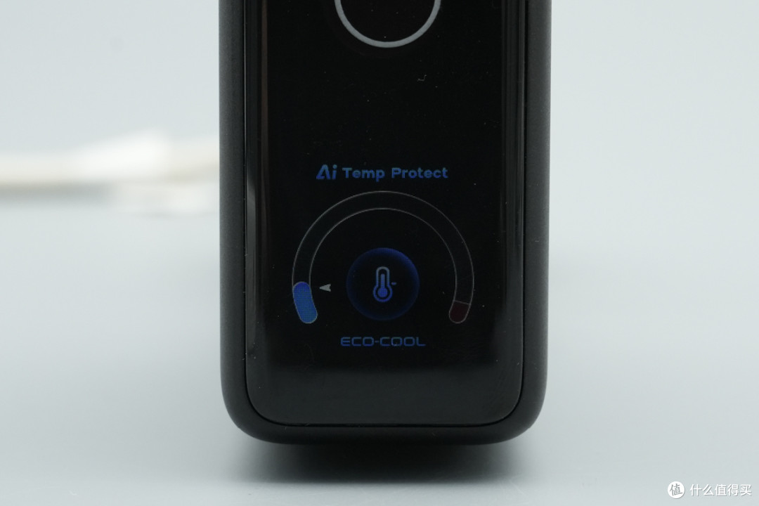 拆解报告:泓富电子140W 3C1A智能屏显氮化镓充电器