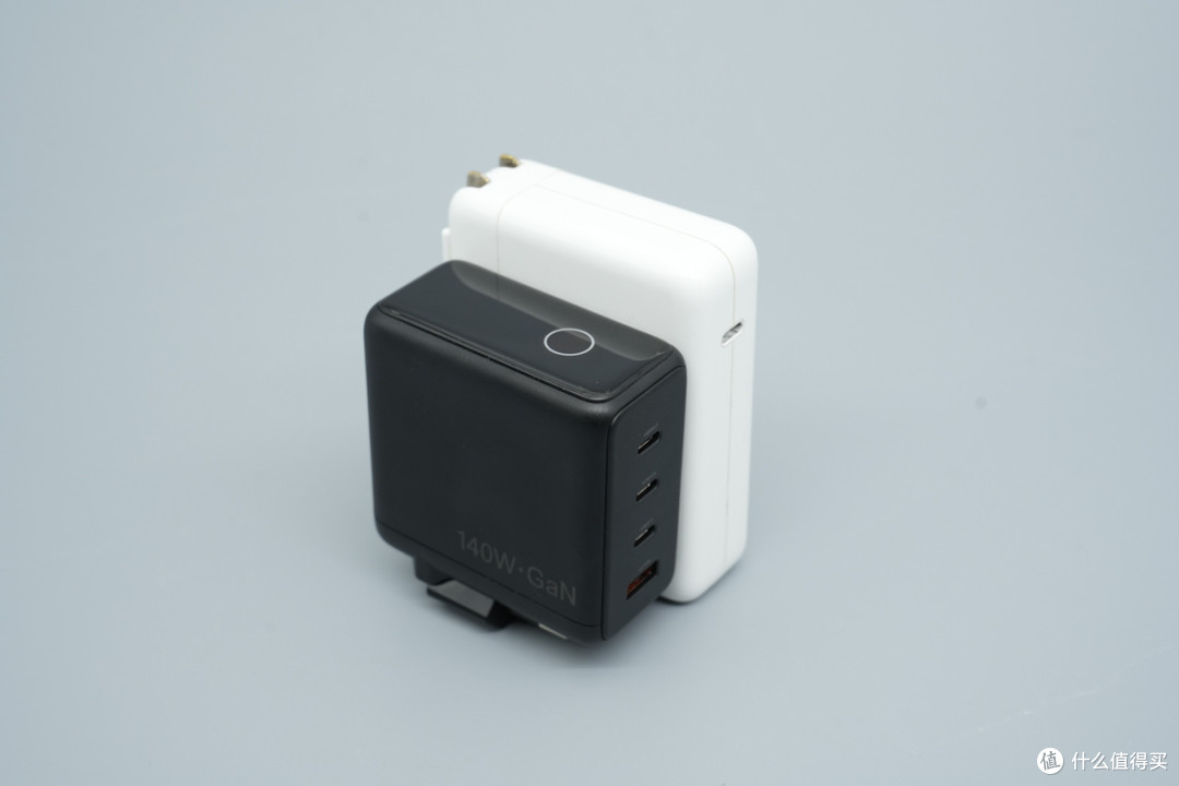 拆解报告:泓富电子140W 3C1A智能屏显氮化镓充电器