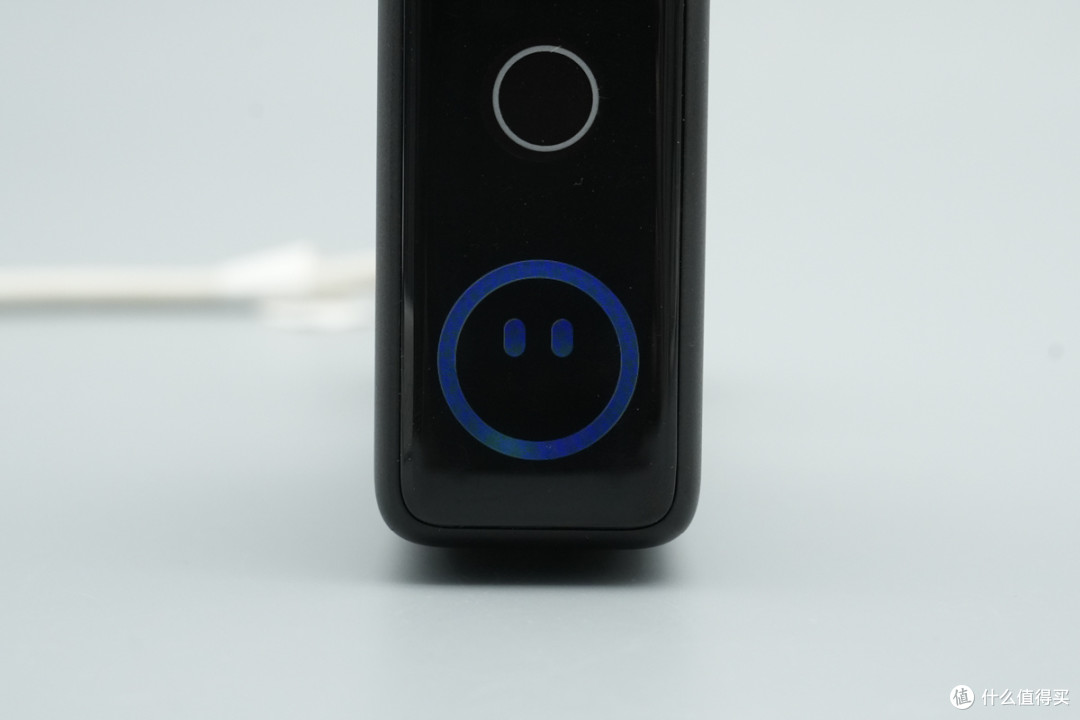 拆解报告:泓富电子140W 3C1A智能屏显氮化镓充电器