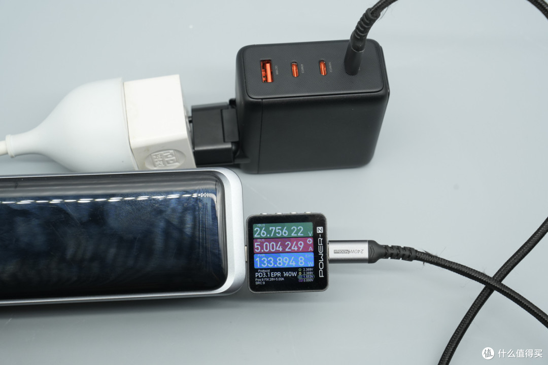 拆解报告:泓富电子140W 3C1A智能屏显氮化镓充电器