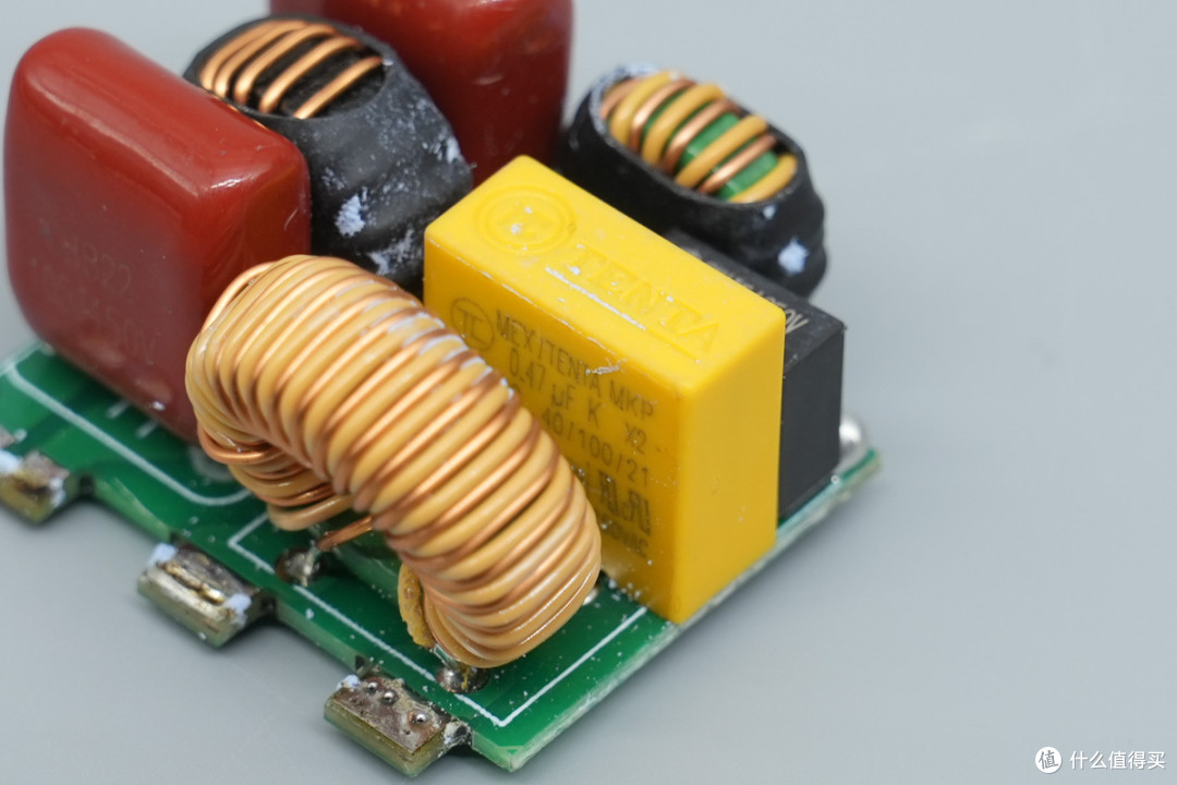 拆解报告:泓富电子140W 3C1A智能屏显氮化镓充电器