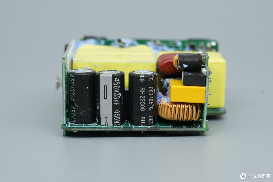 拆解报告:泓富电子140W 3C1A智能屏显氮化镓充电器