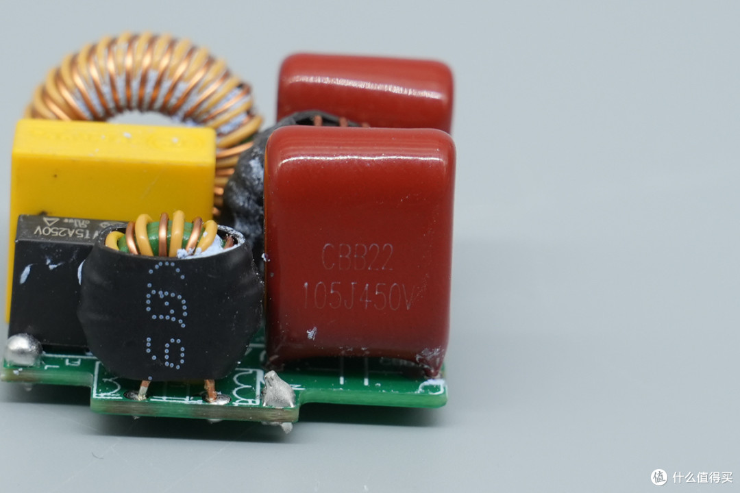 拆解报告:泓富电子140W 3C1A智能屏显氮化镓充电器