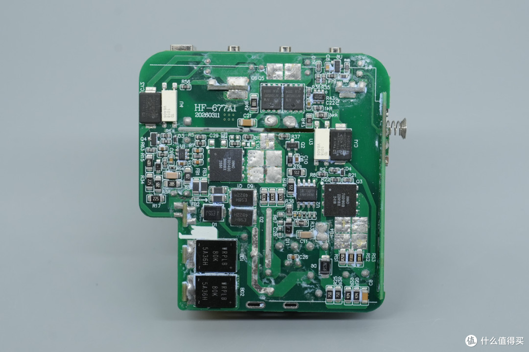 拆解报告:泓富电子140W 3C1A智能屏显氮化镓充电器