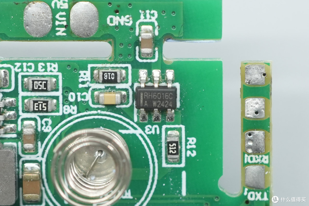 拆解报告:泓富电子140W 3C1A智能屏显氮化镓充电器