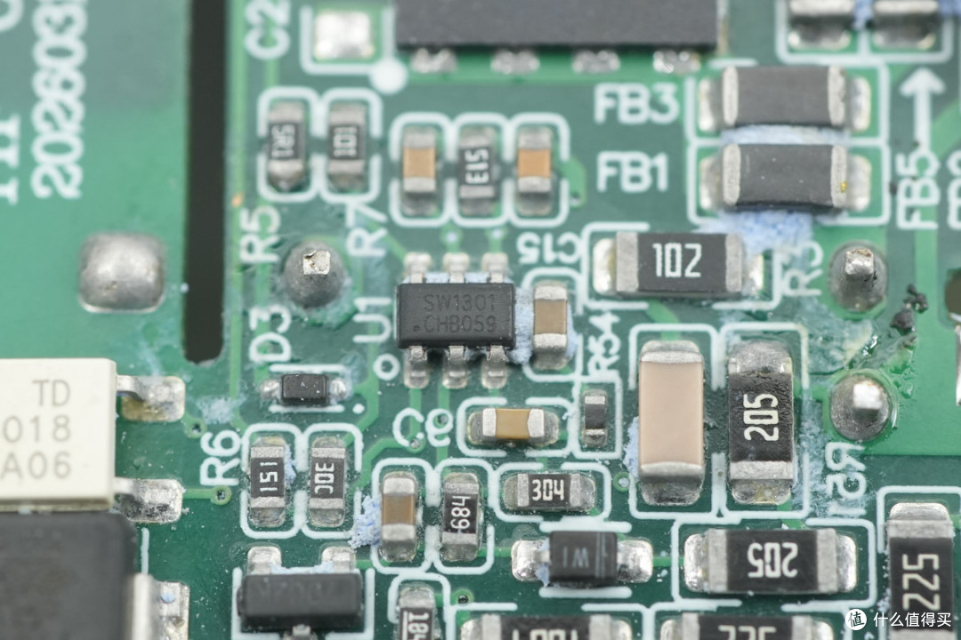 拆解报告:泓富电子140W 3C1A智能屏显氮化镓充电器