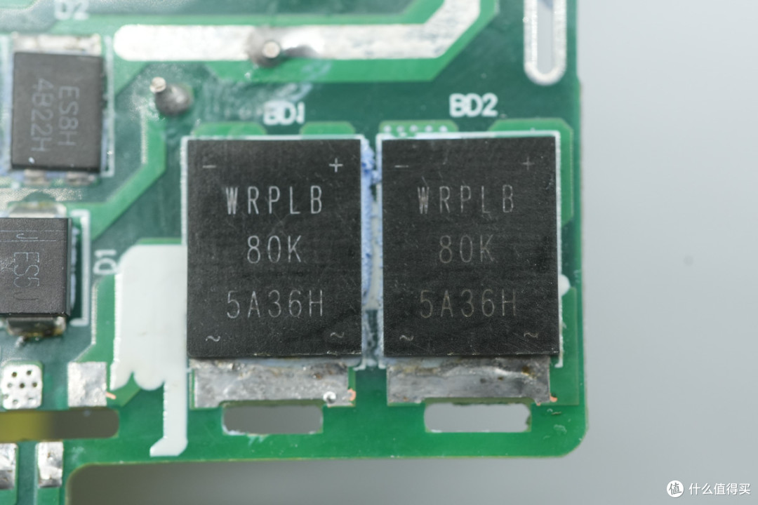 拆解报告:泓富电子140W 3C1A智能屏显氮化镓充电器