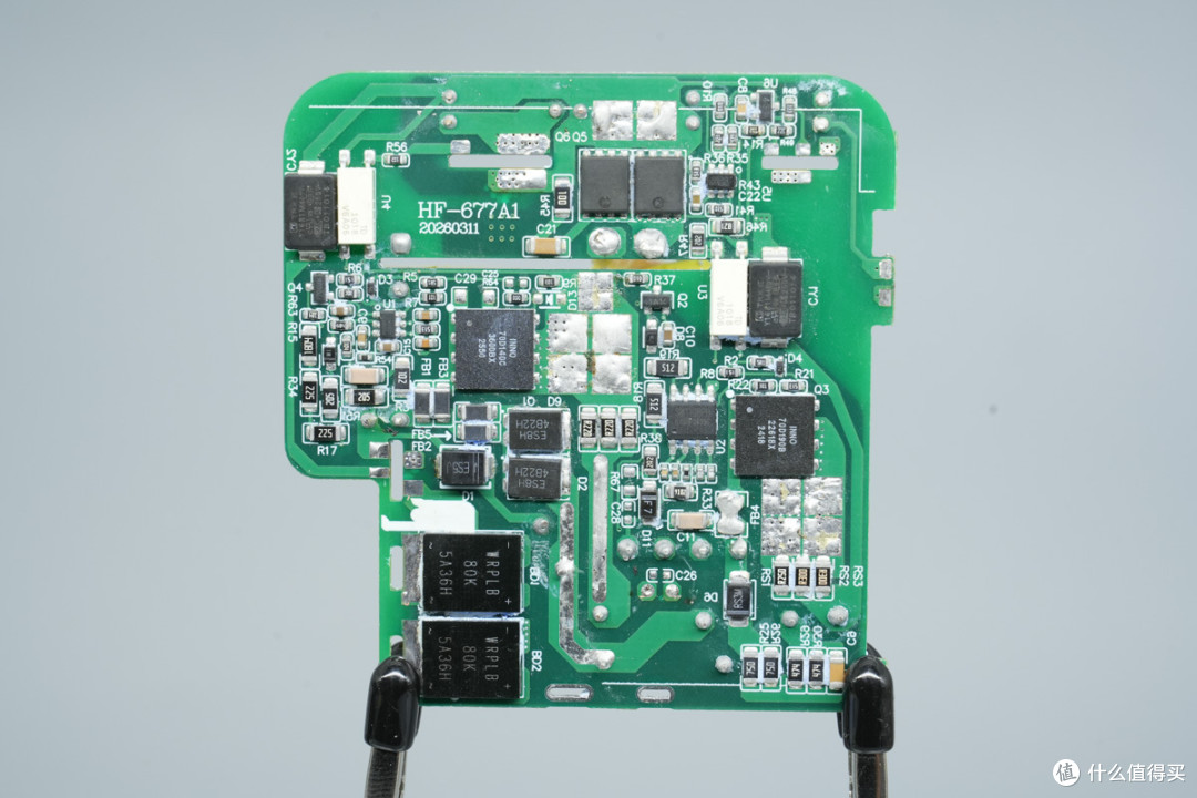 拆解报告:泓富电子140W 3C1A智能屏显氮化镓充电器