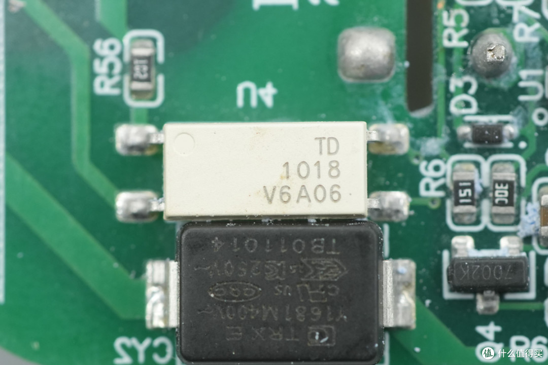 拆解报告:泓富电子140W 3C1A智能屏显氮化镓充电器