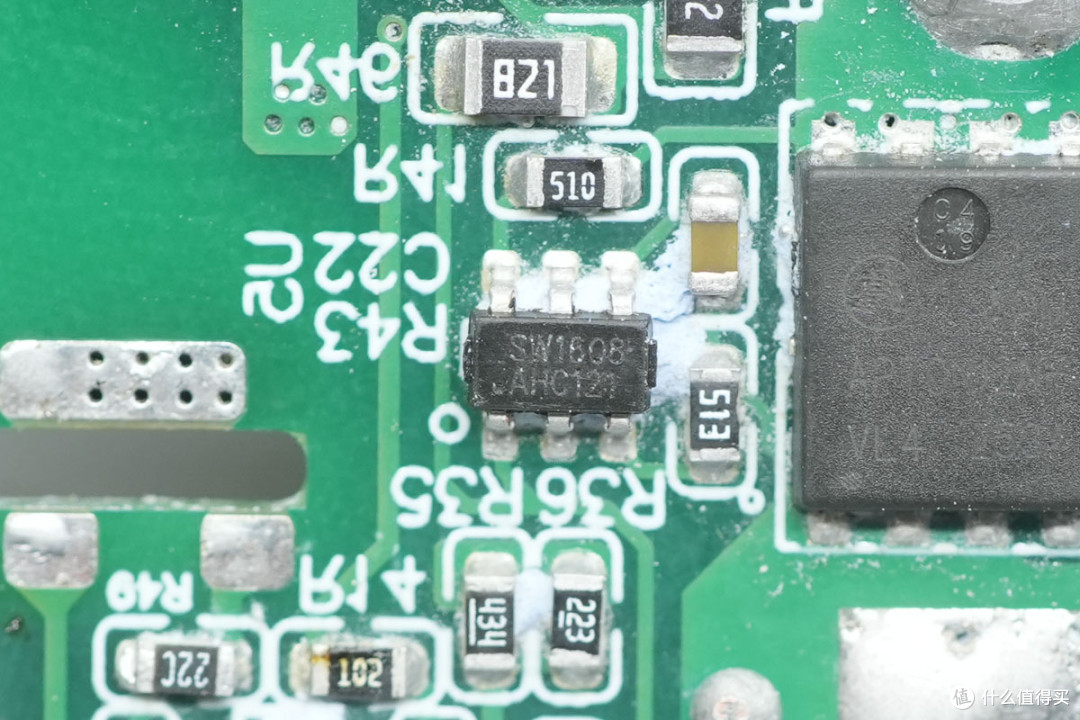 拆解报告:泓富电子140W 3C1A智能屏显氮化镓充电器