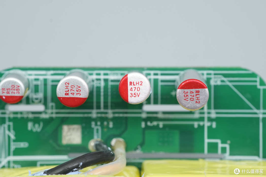 拆解报告:泓富电子140W 3C1A智能屏显氮化镓充电器