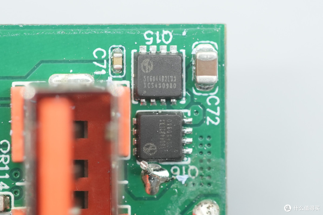 拆解报告:泓富电子140W 3C1A智能屏显氮化镓充电器