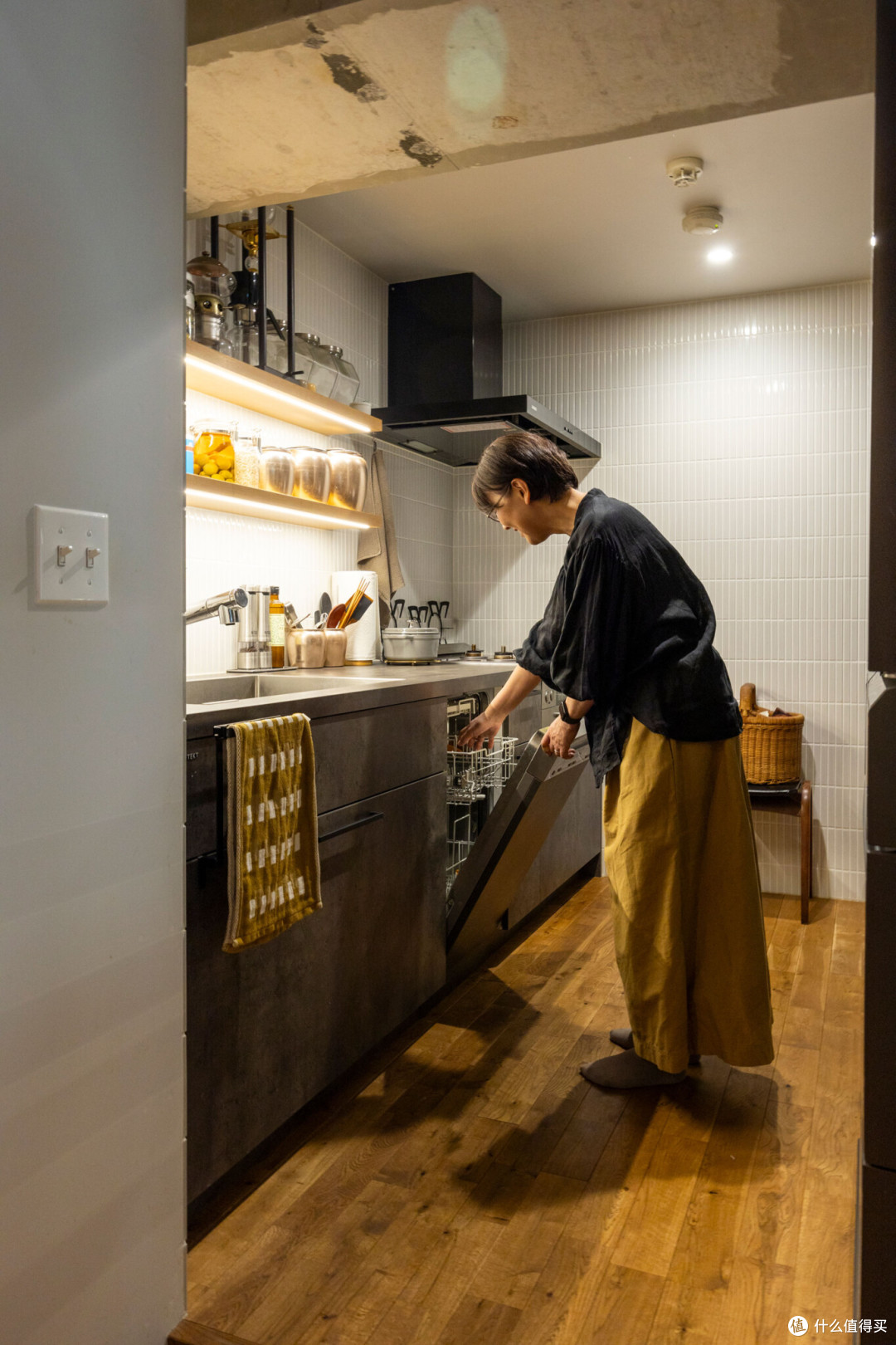 60后退休夫妇晒出生活照：住65㎡，从不断舍离，家中照样井井有条